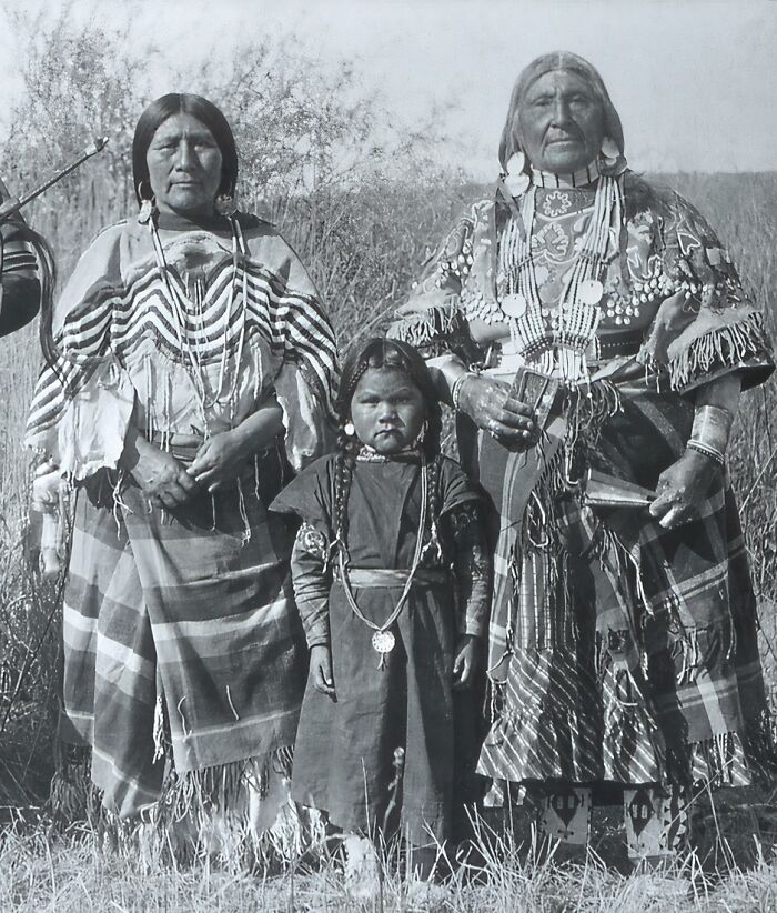 50 Vintage Native American Family Photos You’ve Never Seen