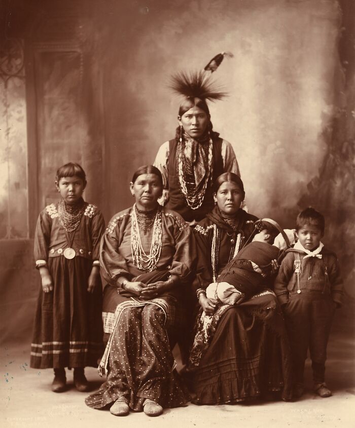 50 Vintage Native American Family Photos You’ve Never Seen