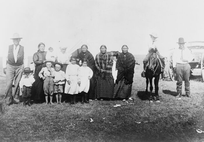 50 Vintage Native American Family Photos You’ve Never Seen