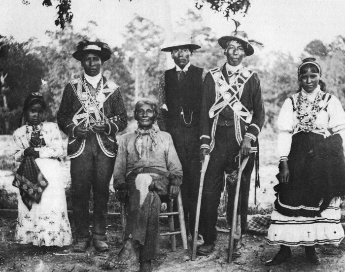 50 Vintage Native American Family Photos You’ve Never Seen