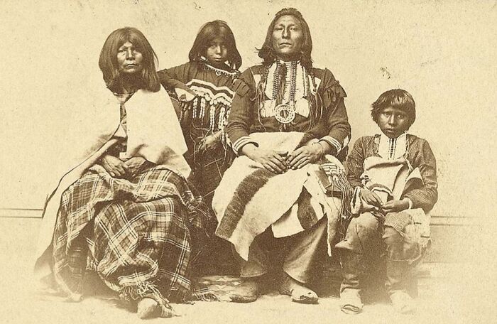 50 Vintage Native American Family Photos You’ve Never Seen