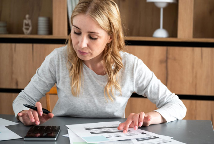 Greedy Parents Expect Daughter To Pay Rent But Not Her Bro, Get Angry When She Plans To Move Out