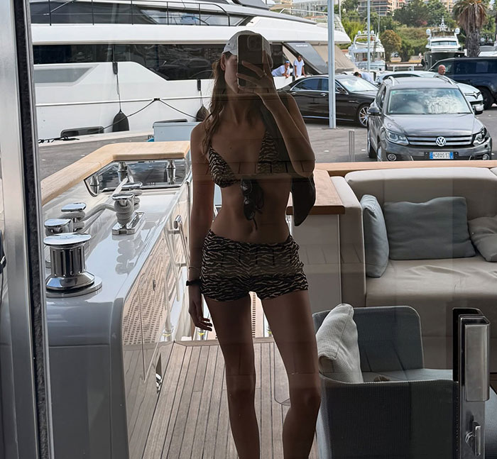 “Bet He’s A Very Selfish Lover”: People Roast Leonardo DiCaprio Over Outing With Girlfriend