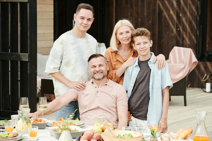 20YO Spends Childhood Being Excluded By Dad’s New Wife’s Kids, Years Later Refuses To Reunite