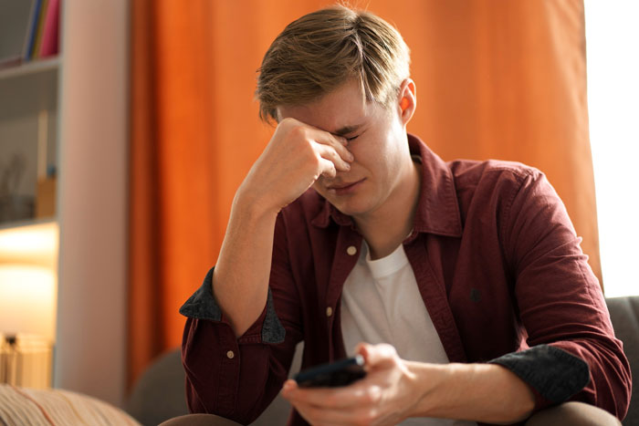 20YO Spends Childhood Being Excluded By Dad’s New Wife’s Kids, Years Later Refuses To Reunite