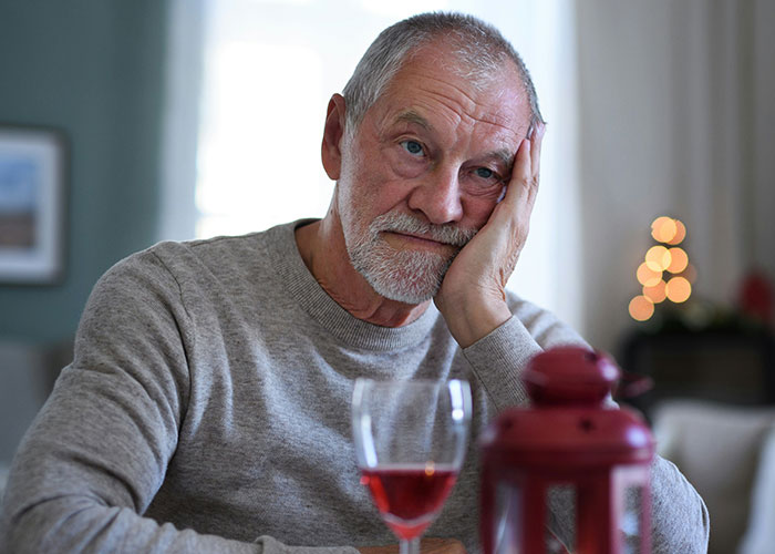 Woman Appalled By Dad’s Reaction To Her Giving Birth To His Dead Grandchild