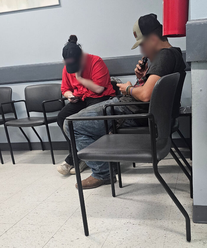 78 Infuriating Photos Showing People Who Have No Care About Rules And Etiquette (New Pics)