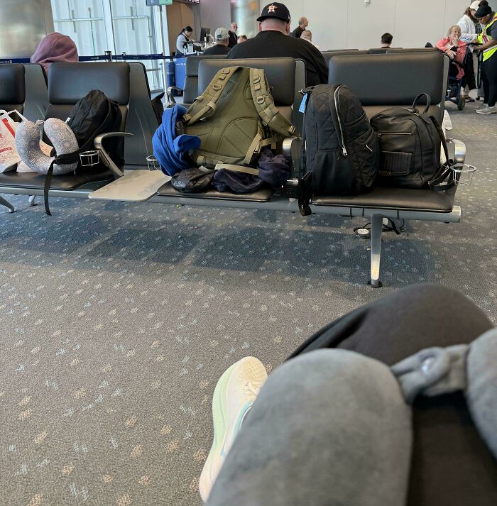 78 Infuriating Photos Showing People Who Have No Care About Rules And Etiquette (New Pics)