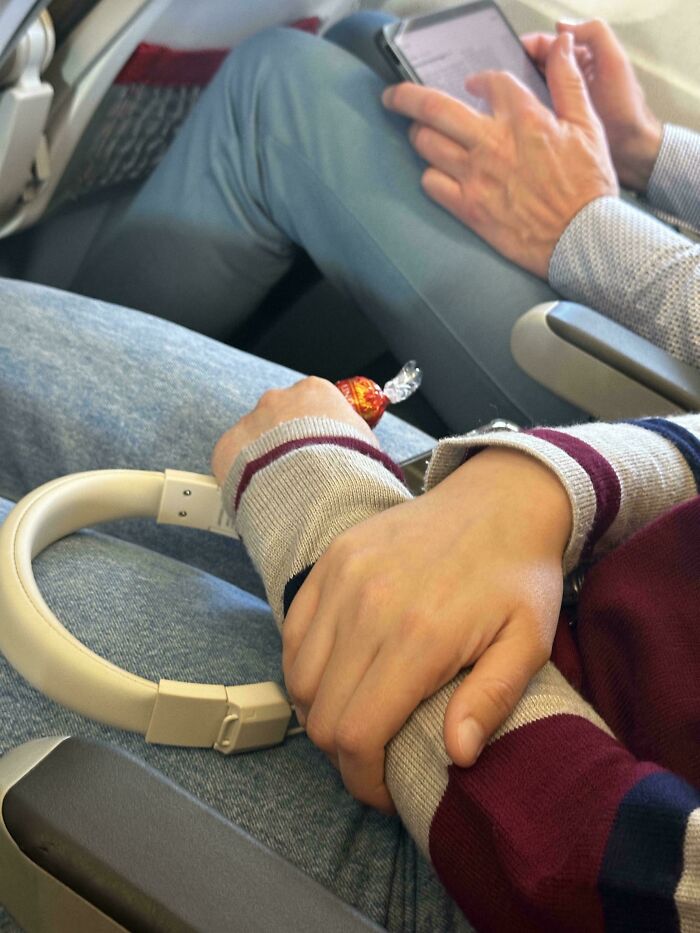 78 Infuriating Photos Showing People Who Have No Care About Rules And Etiquette (New Pics)