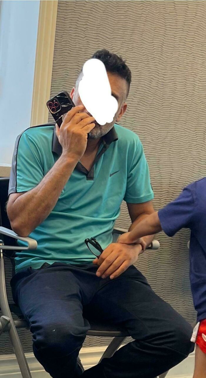78 Infuriating Photos Showing People Who Have No Care About Rules And Etiquette (New Pics)