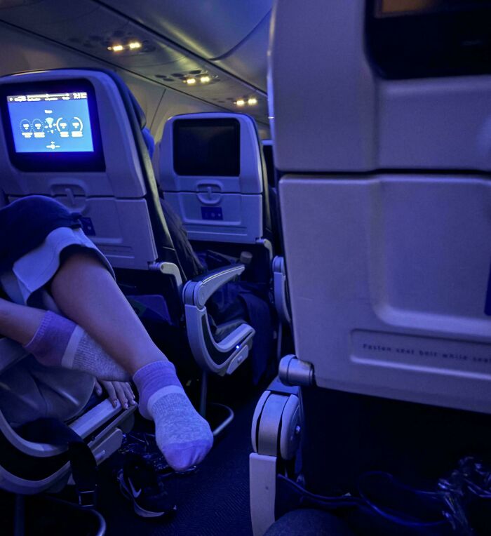 78 Infuriating Photos Showing People Who Have No Care About Rules And Etiquette (New Pics)