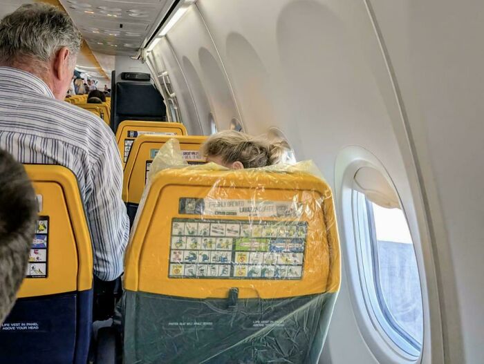 78 Infuriating Photos Showing People Who Have No Care About Rules And Etiquette (New Pics)