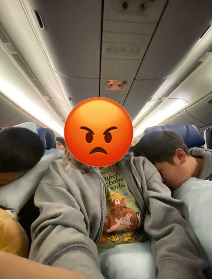 78 Infuriating Photos Showing People Who Have No Care About Rules And Etiquette (New Pics)