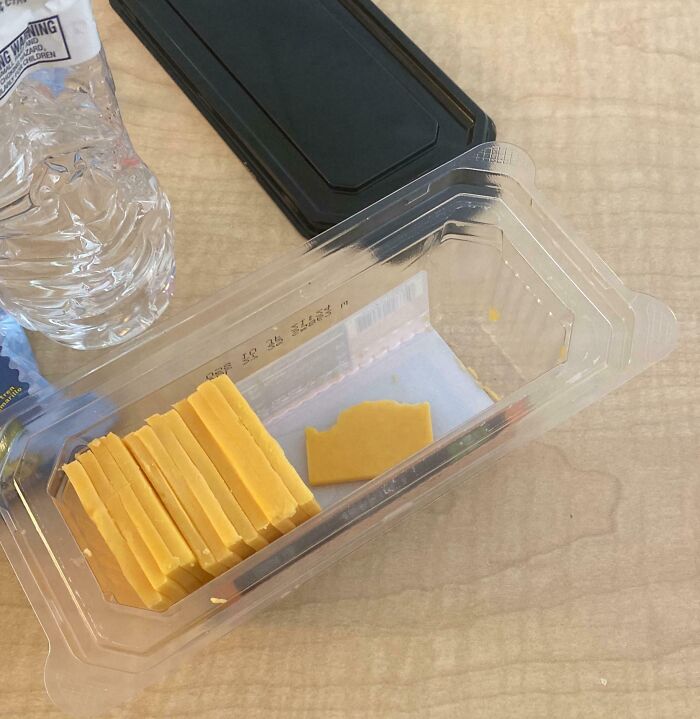 78 Infuriating Photos Showing People Who Have No Care About Rules And Etiquette (New Pics)
