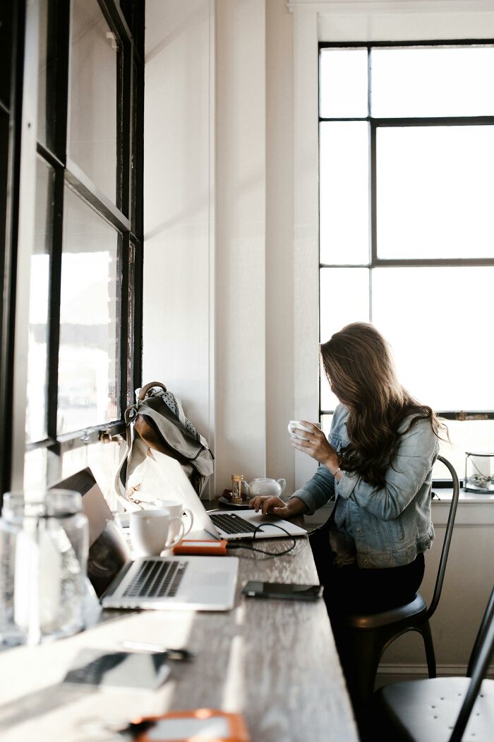 48 Stories Of Coworkers Who Are Such Morons It’s Unclear How They Function In Life