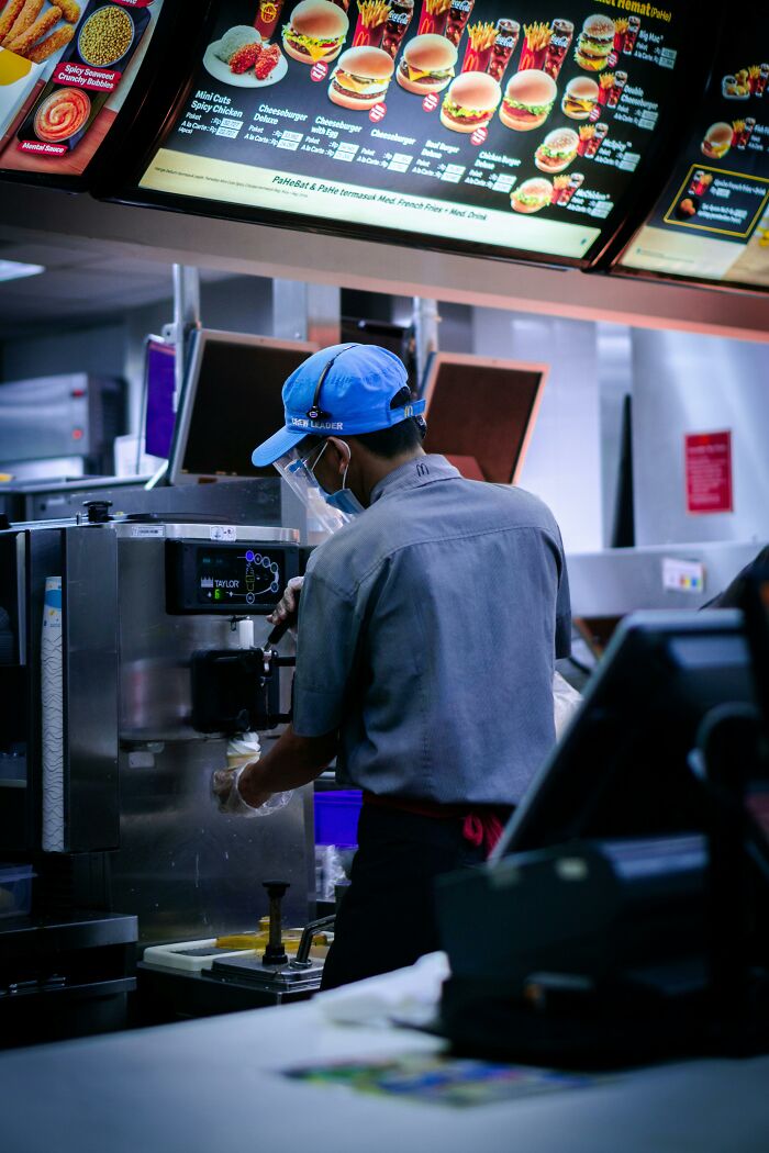 48 Stories Of Coworkers Who Are Such Morons It’s Unclear How They Function In Life