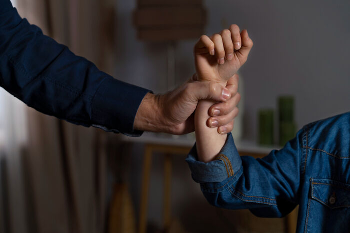 27 Examples Of Everyday Sexism And Pressure Women Were Conditioned To Accept As Normal