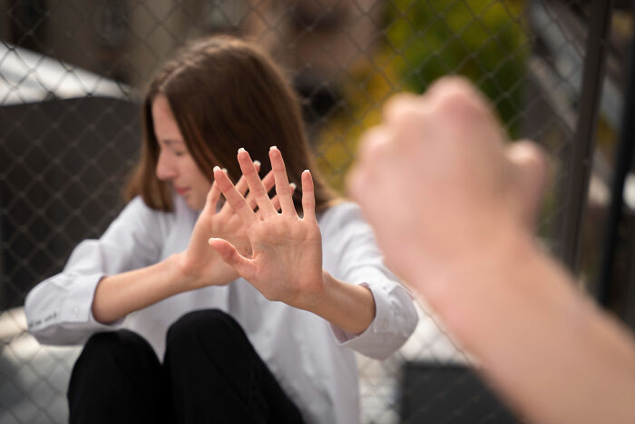 27 Examples Of Everyday Sexism And Pressure Women Were Conditioned To Accept As Normal