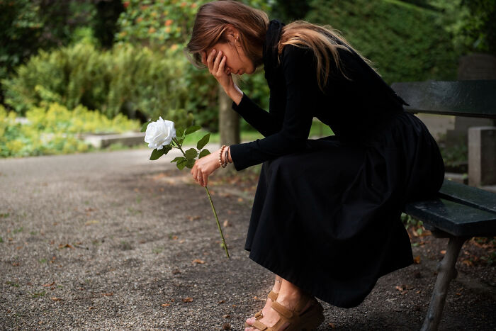 Widow Dealing With Hubby&#8217;s Loss Asks Friend To Give Her Space, He Just Bombards Her With Texts