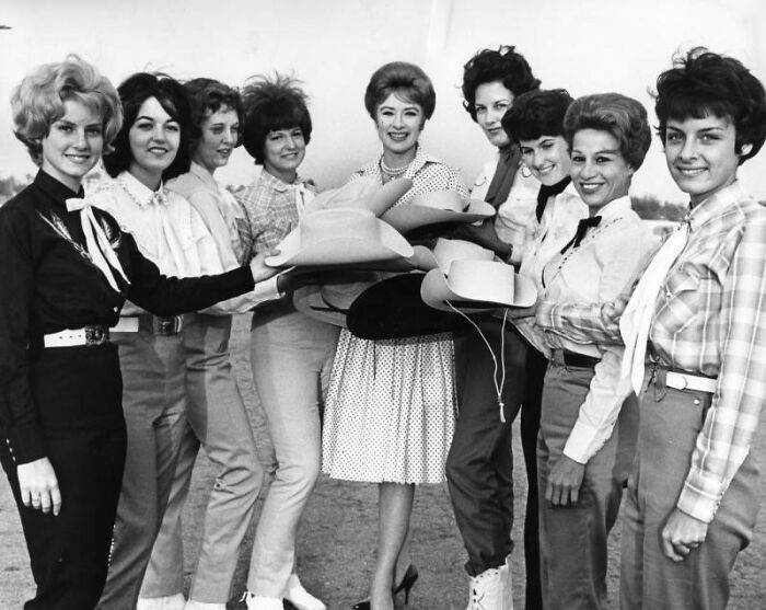 60 Images Of LA Women Living Their Best Lives In 1962