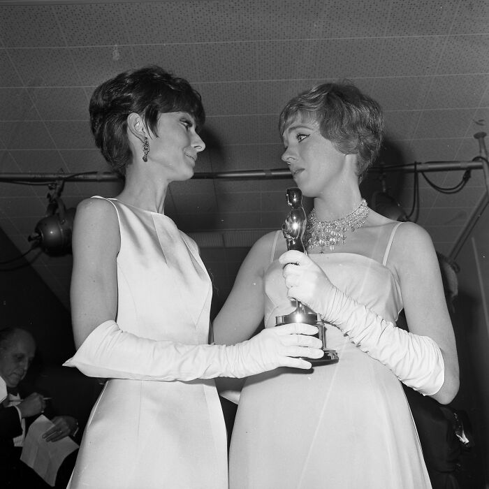 60 Images Of LA Women Living Their Best Lives In 1962