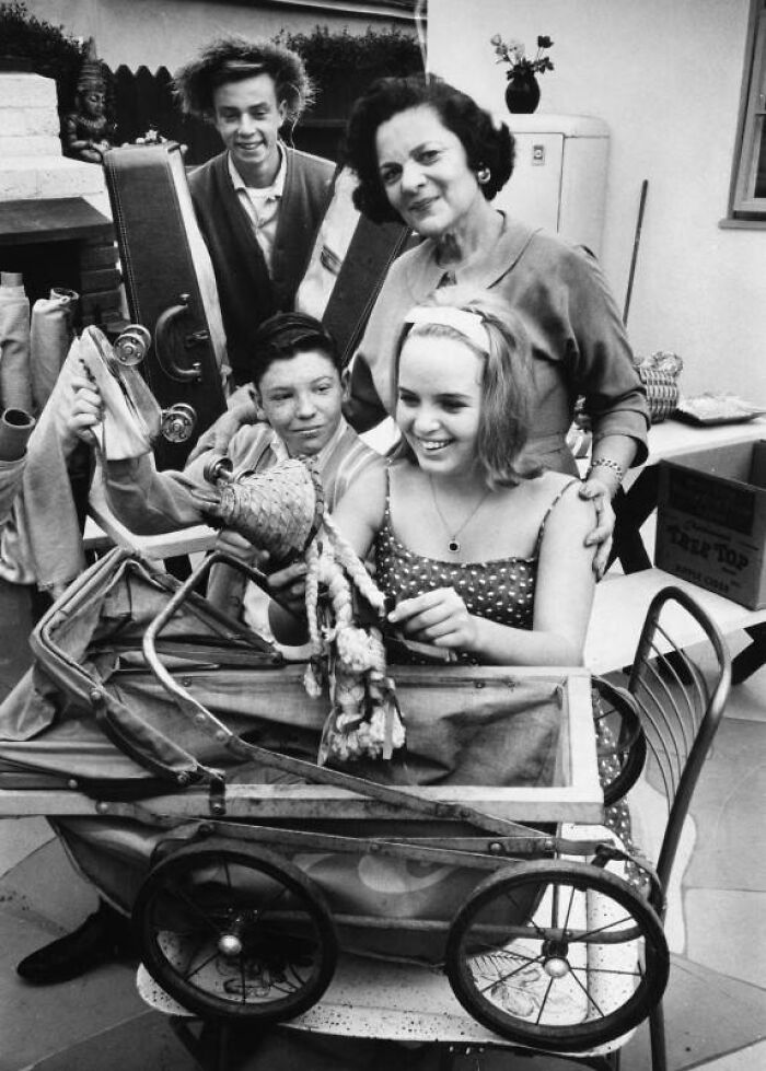 60 Images Of LA Women Living Their Best Lives In 1962