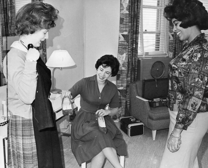 60 Images Of LA Women Living Their Best Lives In 1962