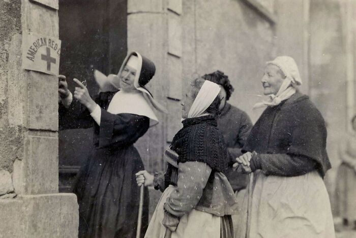 40 Photos That Reveal Daily Life Beyond The WWI Trenches