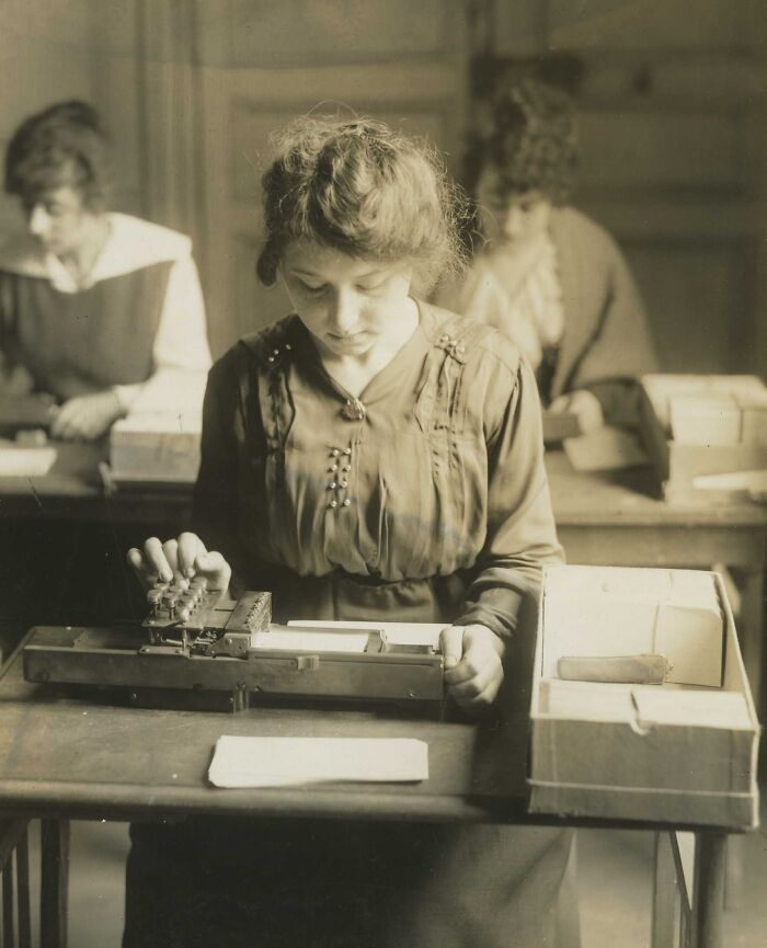 40 Photos That Reveal Daily Life Beyond The WWI Trenches