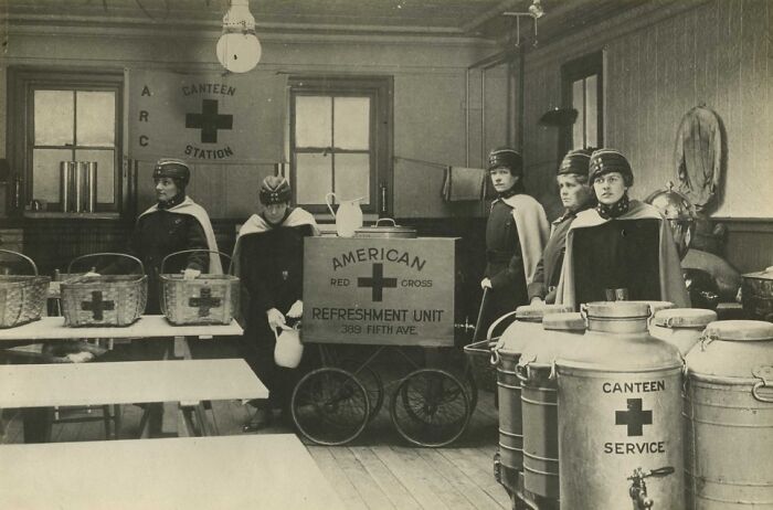 40 Photos That Reveal Daily Life Beyond The WWI Trenches