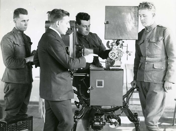 40 Photos That Reveal Daily Life Beyond The WWI Trenches