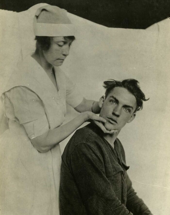 40 Photos That Reveal Daily Life Beyond The WWI Trenches