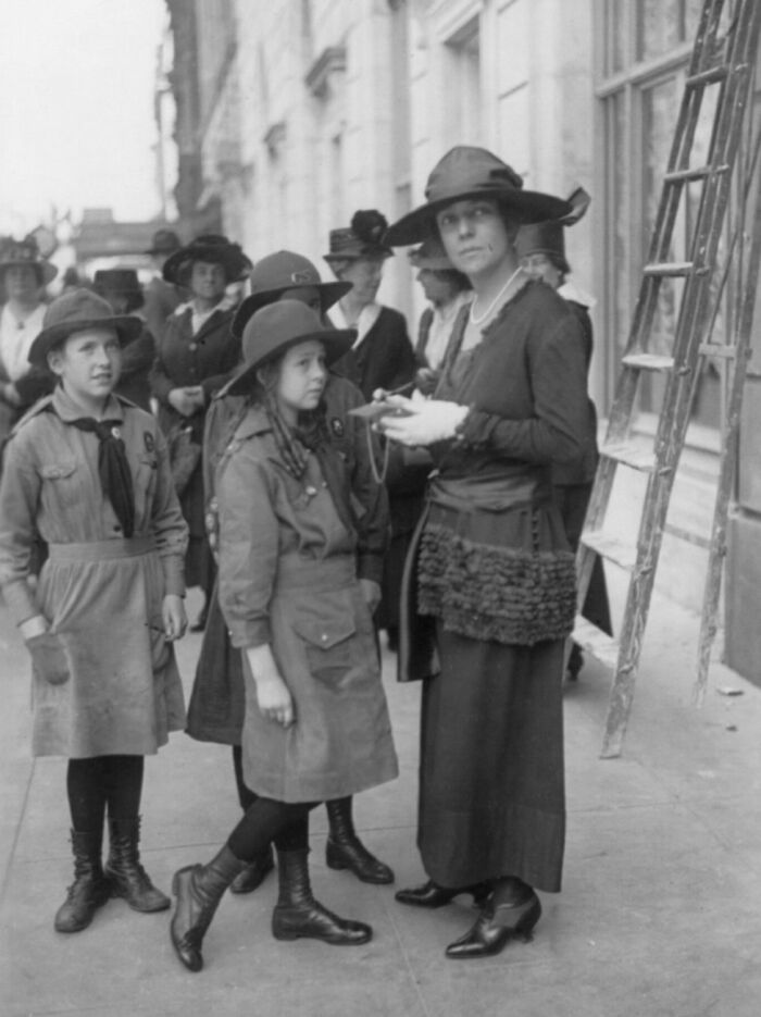 40 Photos That Reveal Daily Life Beyond The WWI Trenches