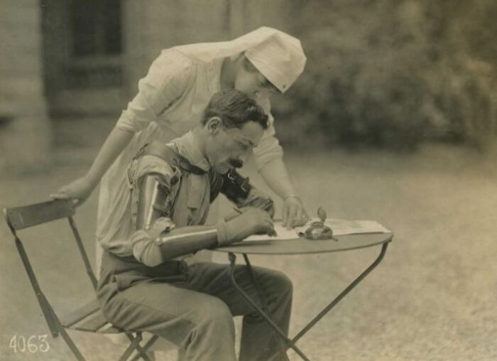 40 Photos That Reveal Daily Life Beyond The WWI Trenches