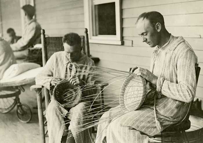 40 Photos That Reveal Daily Life Beyond The WWI Trenches