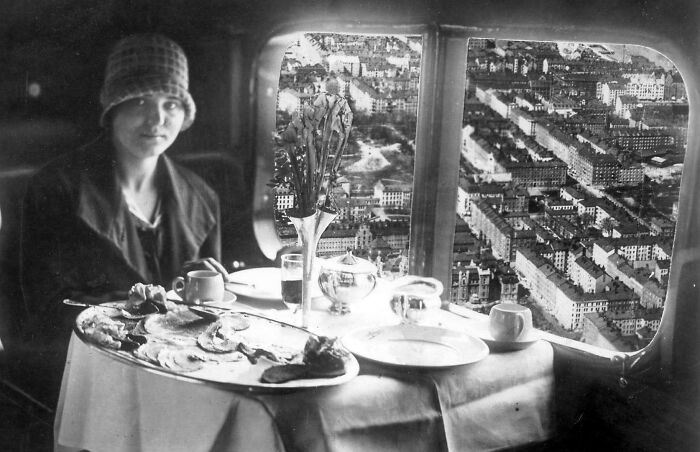 32 Photos That Show When Flying Was An Affair Of Pure Glamour