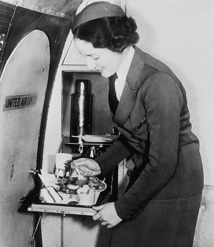 32 Photos That Show When Flying Was An Affair Of Pure Glamour