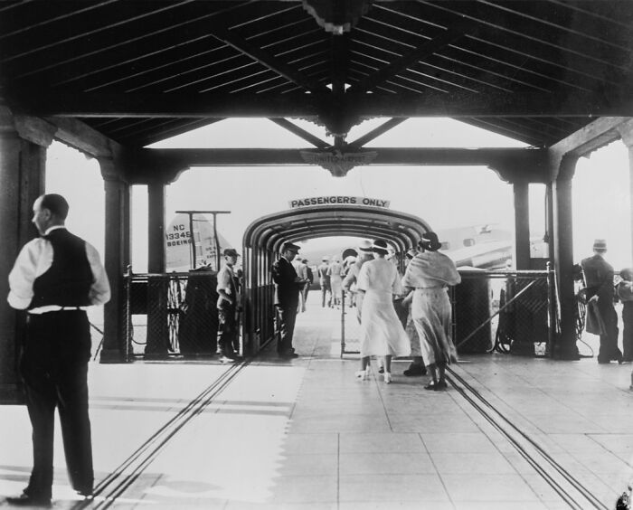 32 Photos That Show When Flying Was An Affair Of Pure Glamour