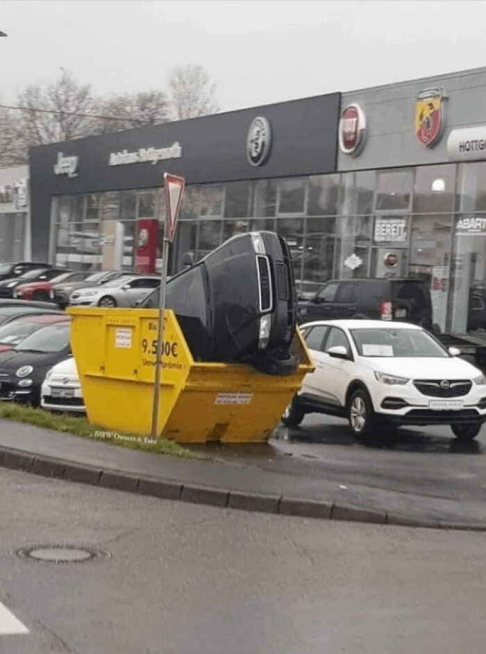 &#8220;Can&#8217;t Park There, Mate!&#8221;: 117 Parking Fails That Had To Be Shared Online