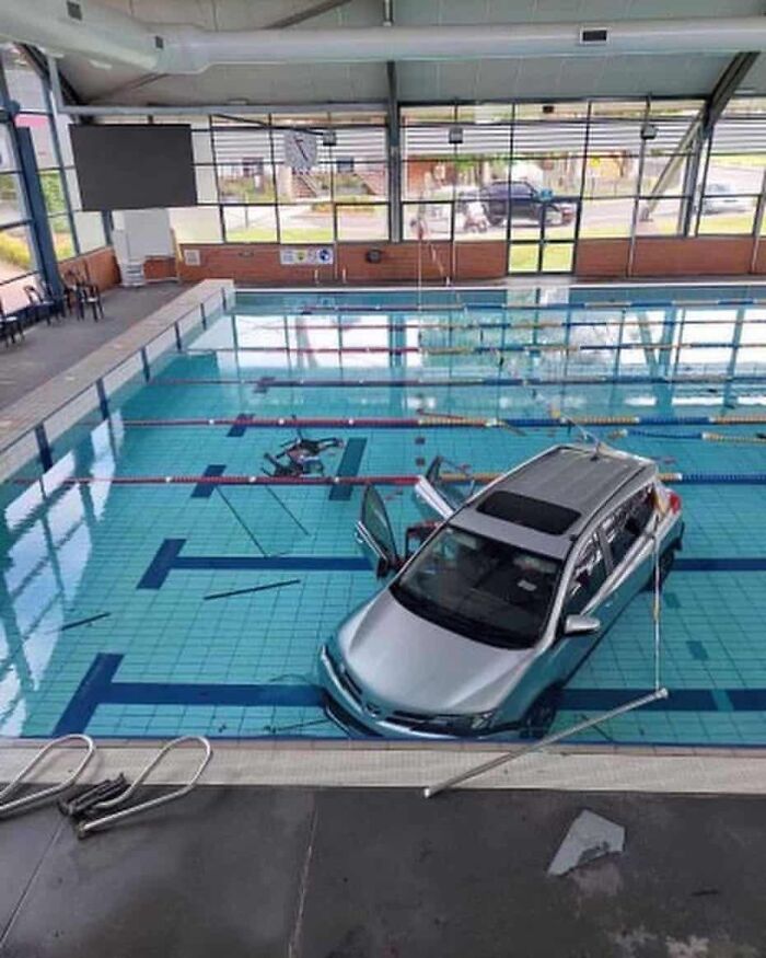 &#8220;Can&#8217;t Park There, Mate!&#8221;: 117 Parking Fails That Had To Be Shared Online