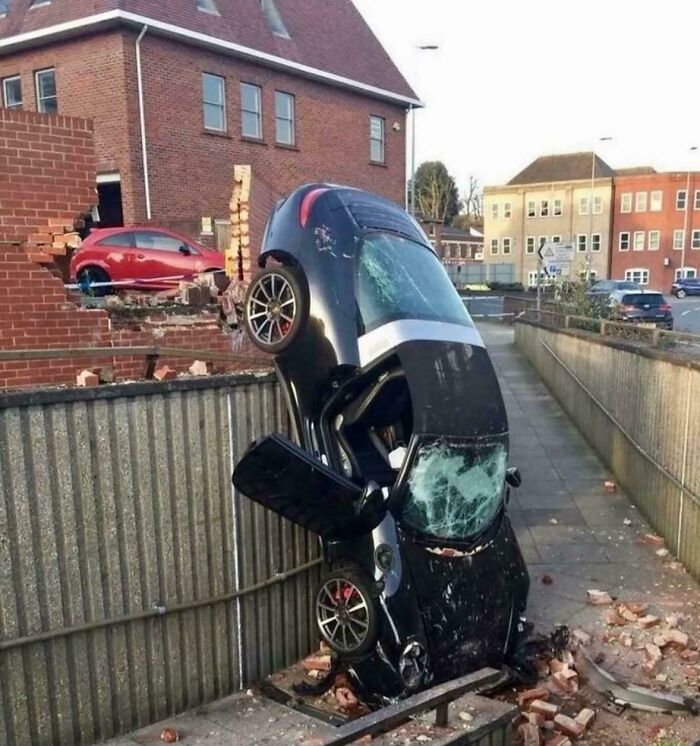 &#8220;Can&#8217;t Park There, Mate!&#8221;: 117 Parking Fails That Had To Be Shared Online