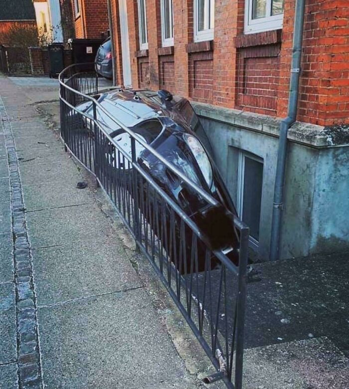 &#8220;Can&#8217;t Park There, Mate!&#8221;: 117 Parking Fails That Had To Be Shared Online