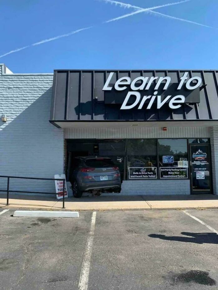 &#8220;Can&#8217;t Park There, Mate!&#8221;: 117 Parking Fails That Had To Be Shared Online