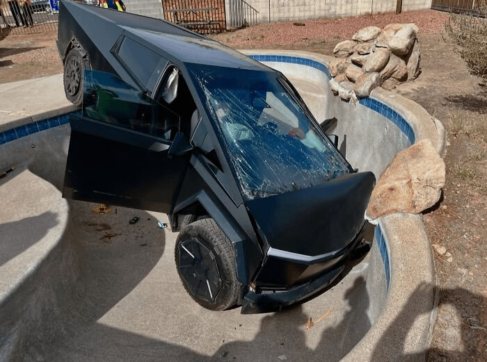 &#8220;Can&#8217;t Park There, Mate!&#8221;: 117 Parking Fails That Had To Be Shared Online
