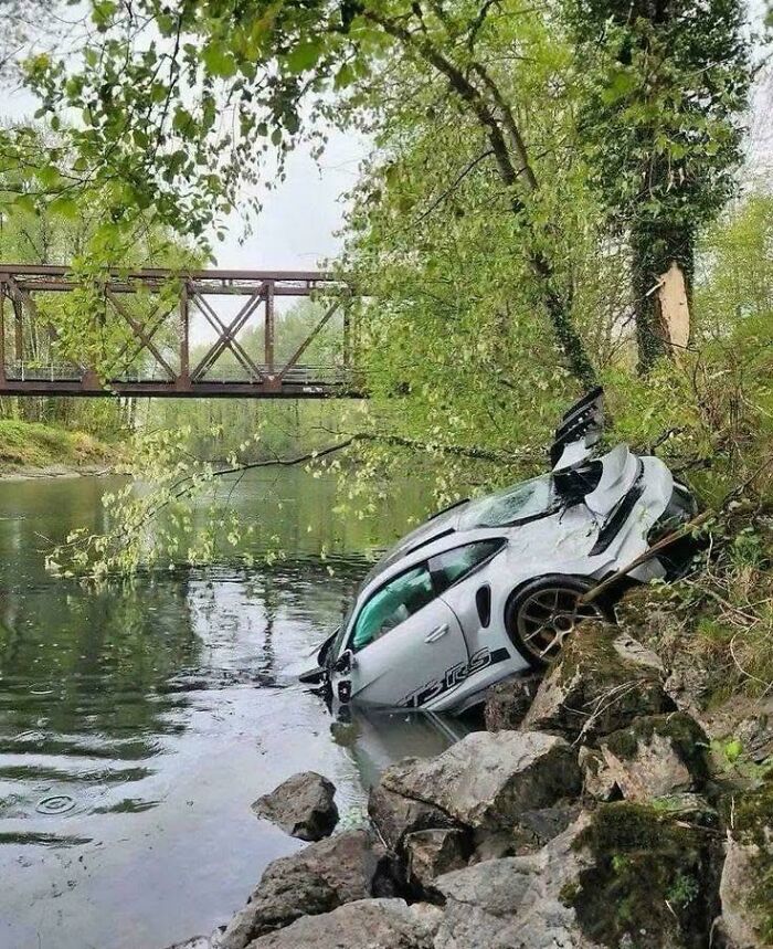 &#8220;Can&#8217;t Park There, Mate!&#8221;: 117 Parking Fails That Had To Be Shared Online