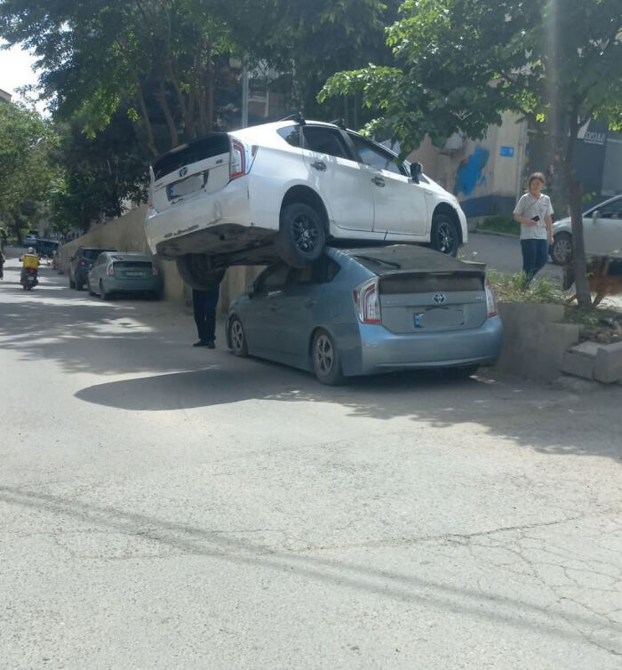 &#8220;Can&#8217;t Park There, Mate!&#8221;: 117 Parking Fails That Had To Be Shared Online