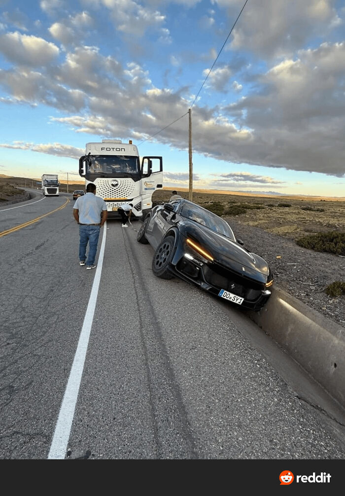 &#8220;Can&#8217;t Park There, Mate!&#8221;: 117 Parking Fails That Had To Be Shared Online