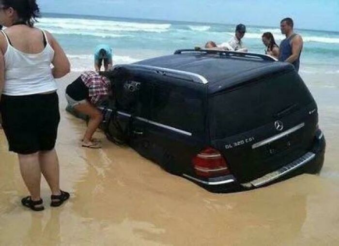 &#8220;Can&#8217;t Park There, Mate!&#8221;: 117 Parking Fails That Had To Be Shared Online