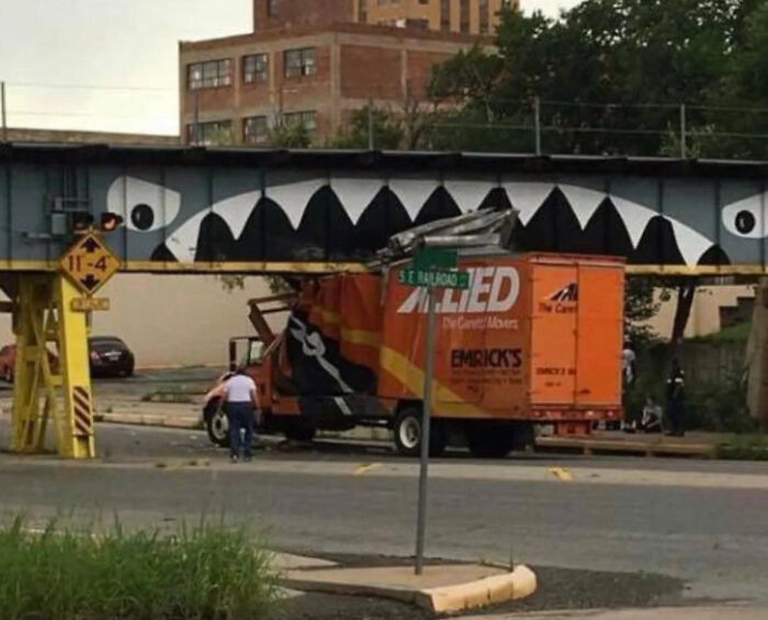 &#8220;Can&#8217;t Park There, Mate!&#8221;: 117 Parking Fails That Had To Be Shared Online