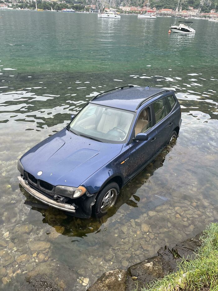 &#8220;Can&#8217;t Park There, Mate!&#8221;: 117 Parking Fails That Had To Be Shared Online